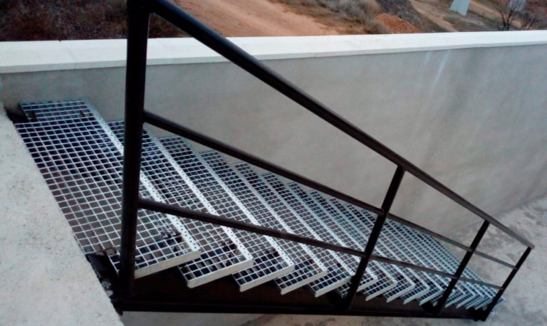 escalera metálica Carpintería Metalica JM Sánchez Calamocha