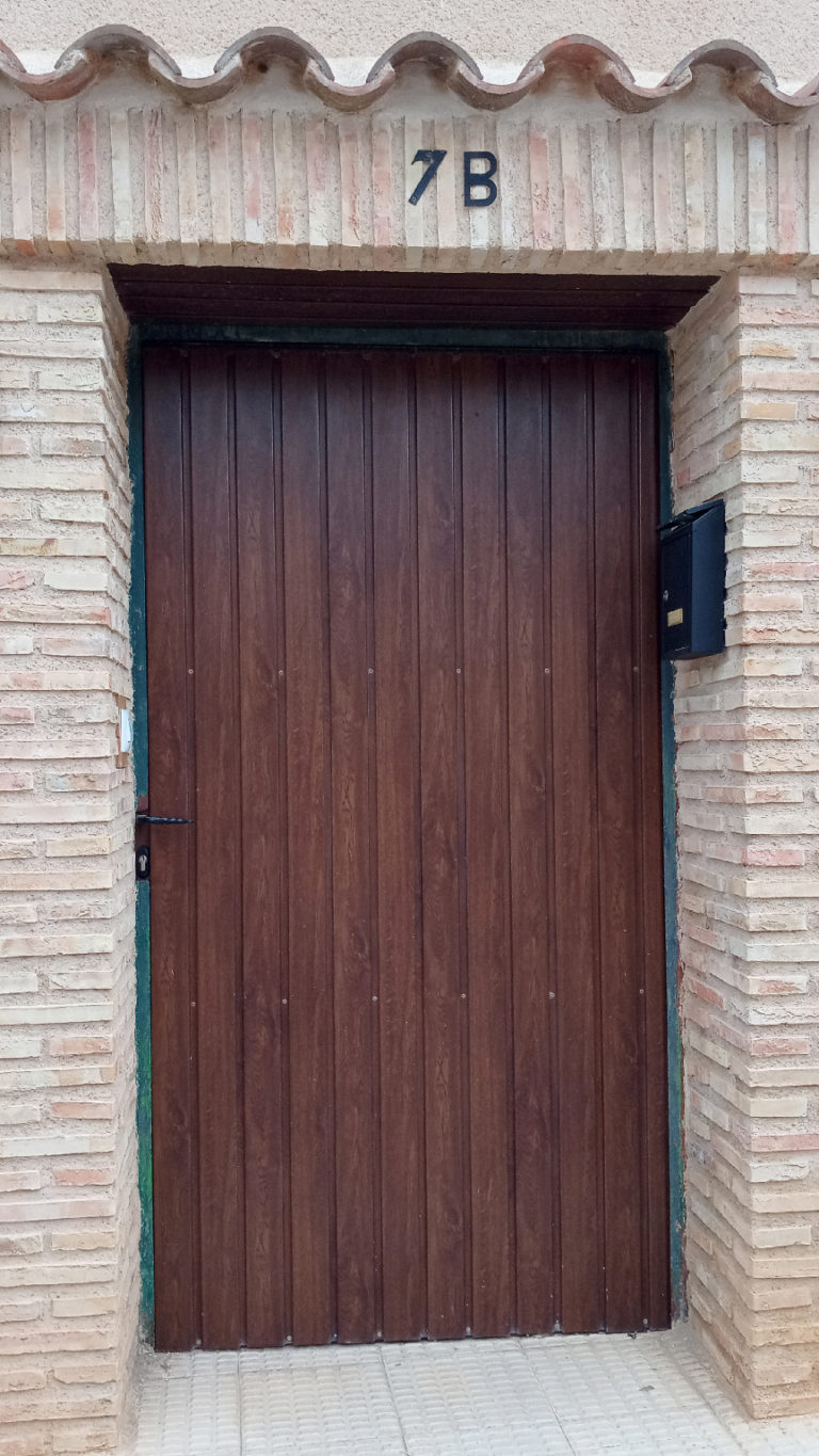 puerta aluminio Carpintería Metalica JM Sánchez Calamocha