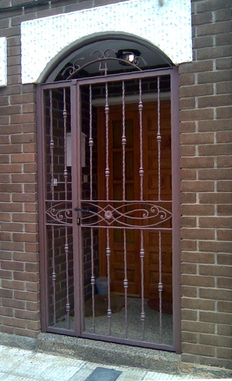 puerta forja Carpintería Metalica JM Sánchez Calamocha