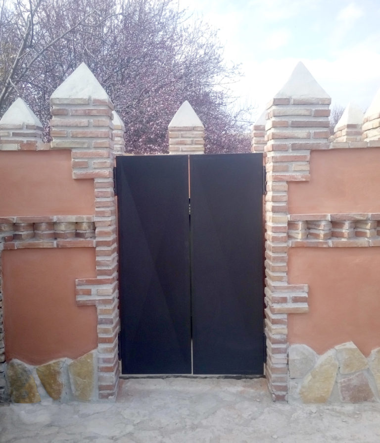 puerta forja Carpintería Metalica JM Sánchez Calamocha